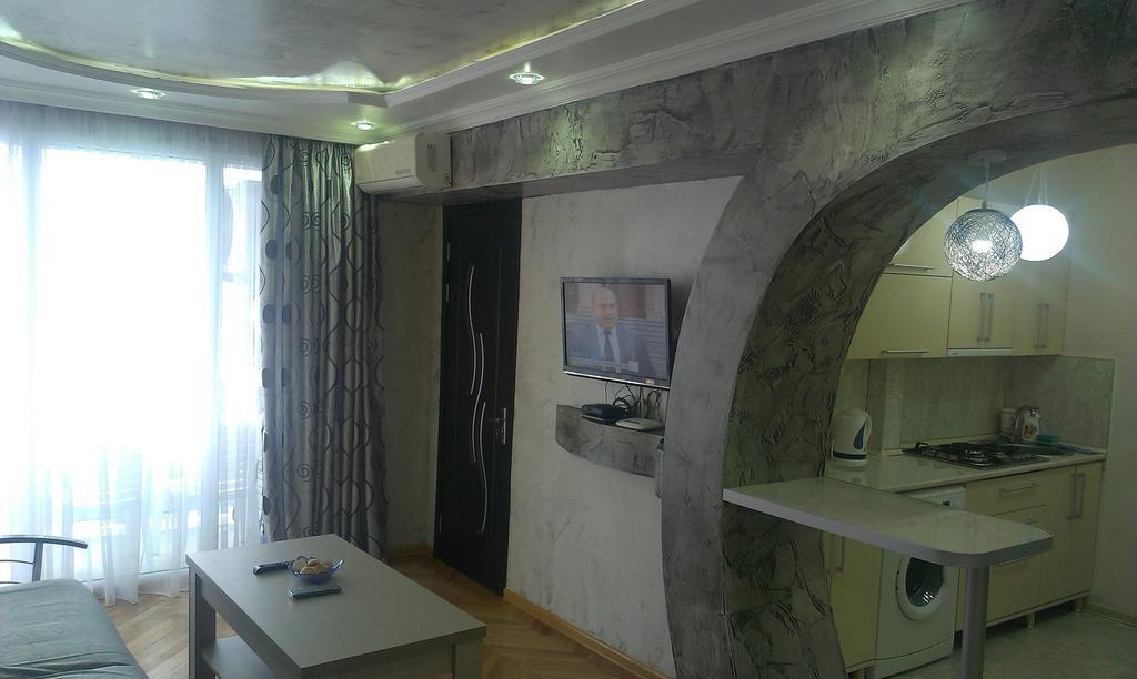 Irakli'S Apartment With Sea View Batumi Quarto foto