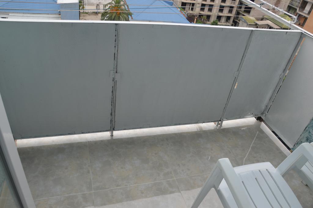 Irakli'S Apartment With Sea View Batumi Quarto foto