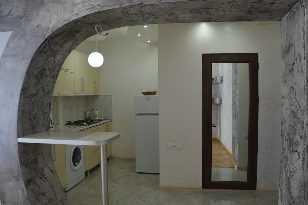 Irakli'S Apartment With Sea View Batumi Quarto foto