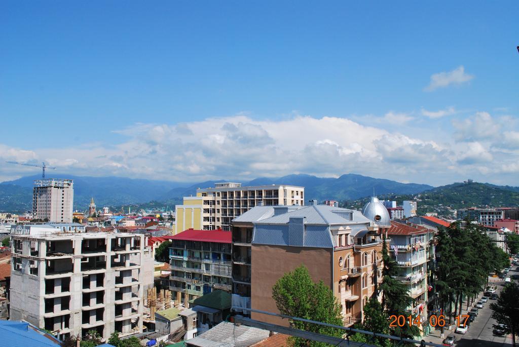 Irakli'S Apartment With Sea View Batumi Quarto foto